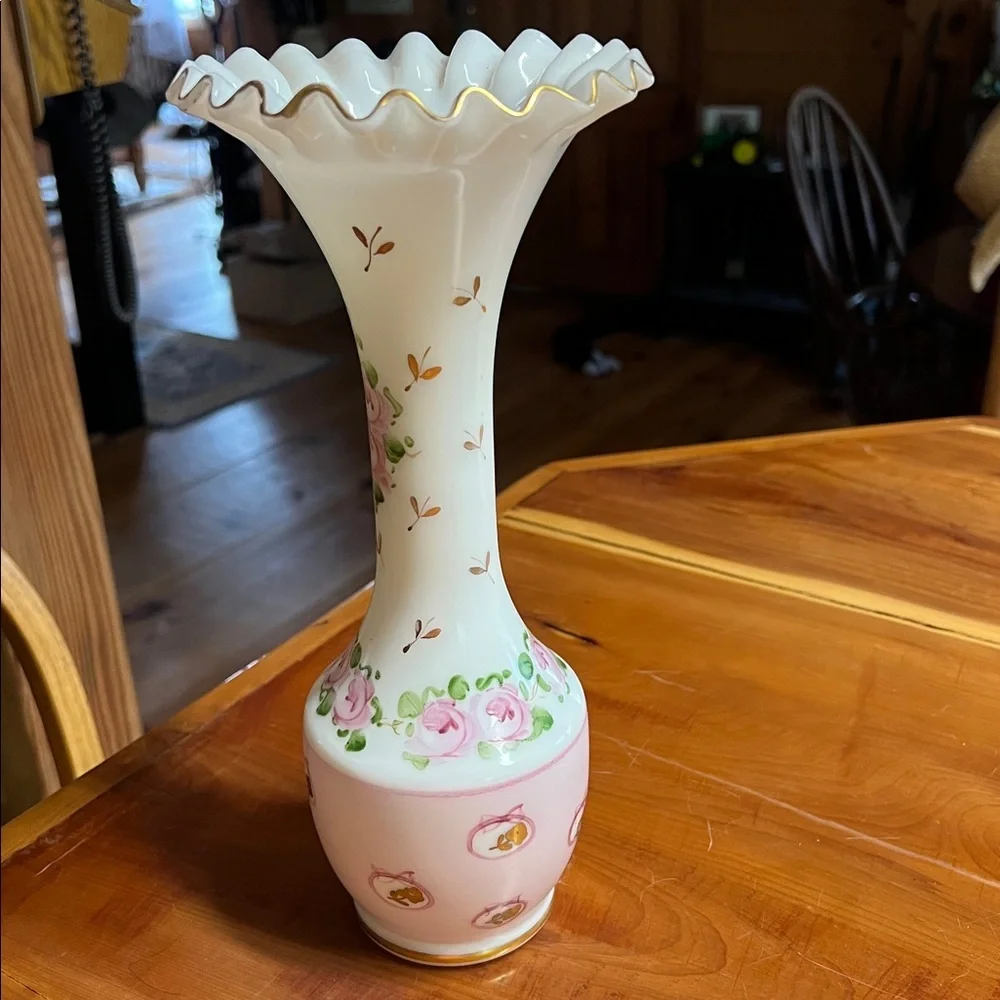 Consolidated Glass Charleton Rose Floral 1940’s Vase.